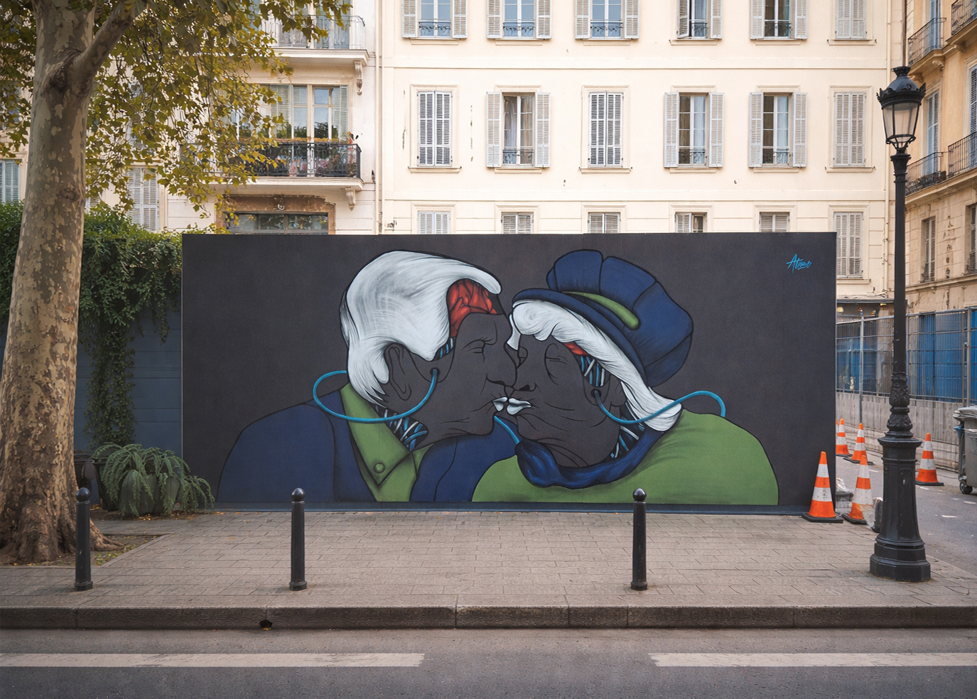 Fresque réalisée par AtOme sur les palissades du tramway à Nice dans le cadre de Tram Session en 2017.